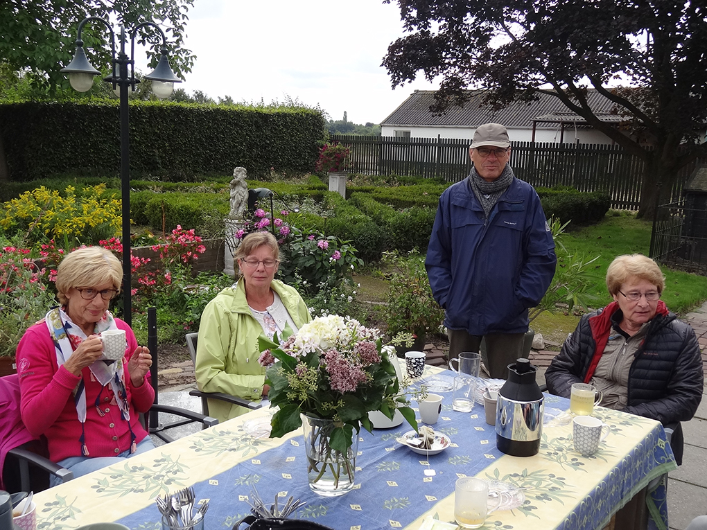  Uistapje 2017, rondleiding in de natuur en uitleg van de natuur. 